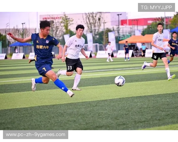 “青少年足球比赛线上线下同步进行，覆盖更广范围”，青少年足球比赛直播