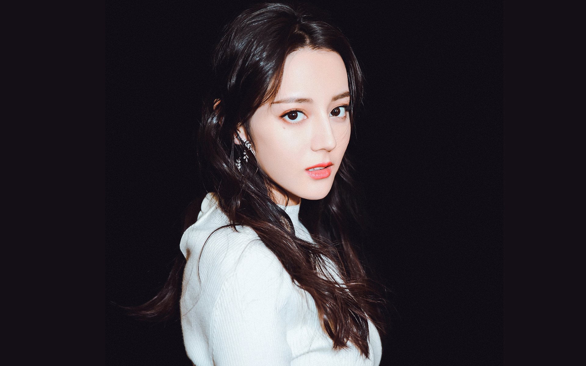 -伊利亚·哈伦决赛中段加速领跑，荷甲伊哈塔伦