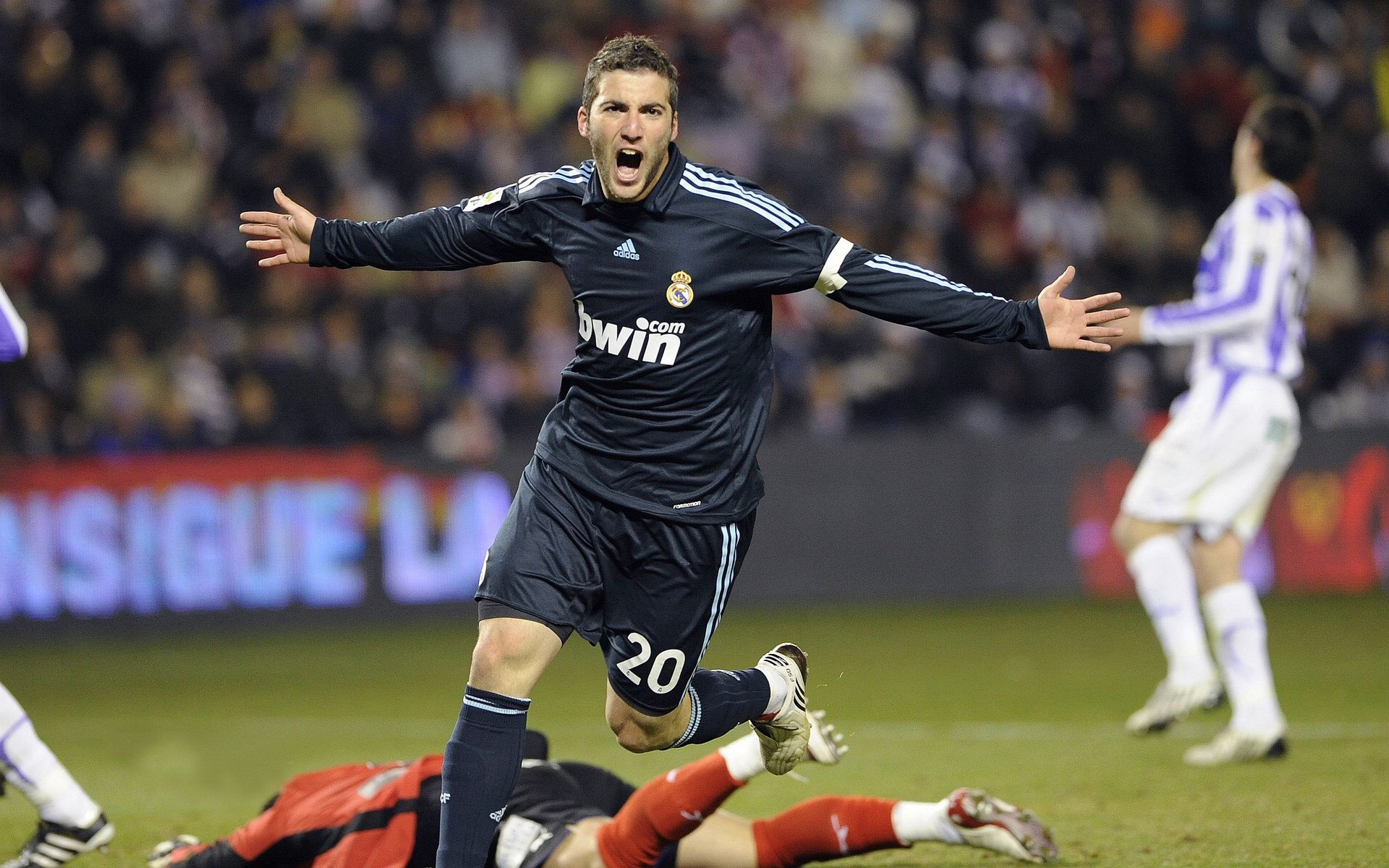 中国足协颁布新外援政策 限薪+限奖金引发各队转会策略调整